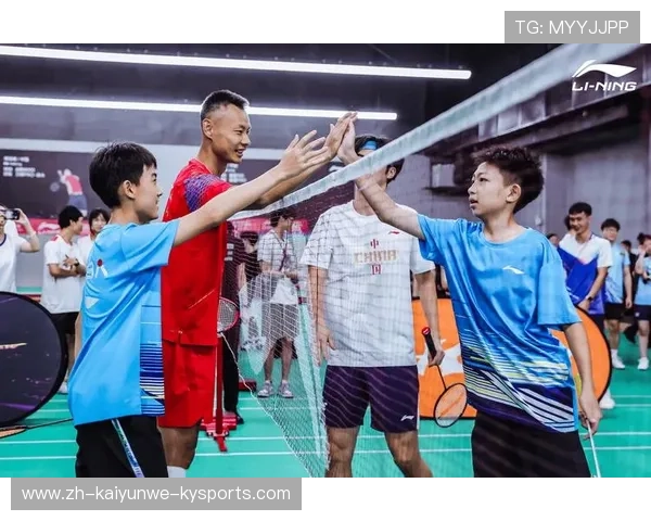 羽毛球双打抢球